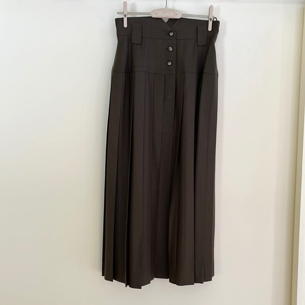 Vintage woman’s Mulberry wool and cashmere skirt. European size 36, US size 6.